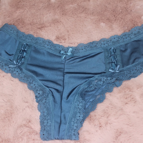 VICTORIA'S SECRET VERY SEXY BLUE CHEEKY PANTY - Picture 1 of 1